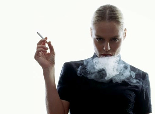 Оросын насанд хүрсэн нийт хүн амын 40 хувь нь тамхи татдаг 