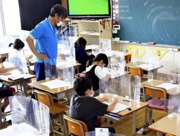 Японы сургуулиуд хичээлийн танхимыг ингэж өөрчилжээ
