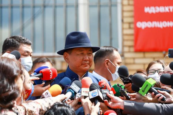 Монгол Улсын Ерөнхий сайд У.Хүрэлсүх санал өглөө