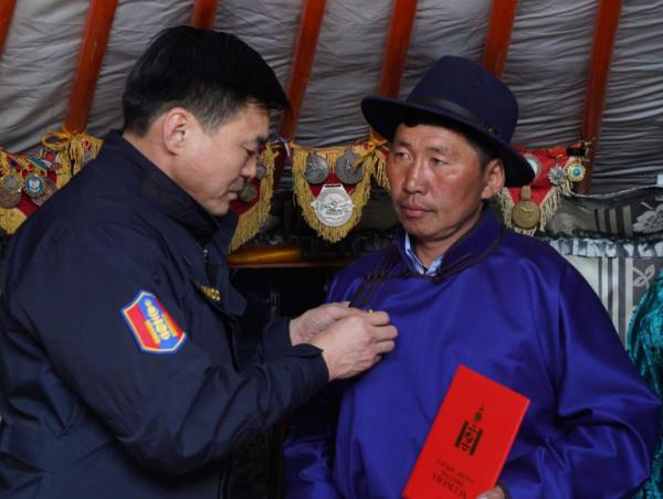 Шадар сайд отроор яваа малчидтай уулзав