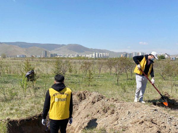 Имартынхан Үндэсний цэцэрлэгт хүрээлэнд мод тарилаа