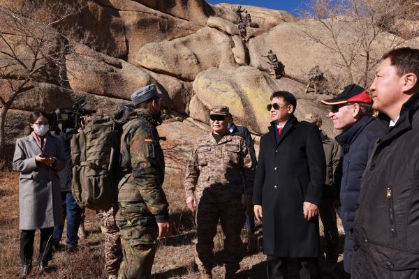 Монгол Улс, ХБНГУ-ын Зэвсэгт хүчний хамтарсан Уулын явган цэргийн сургалтын үйл ажиллагаатай танилцлаа