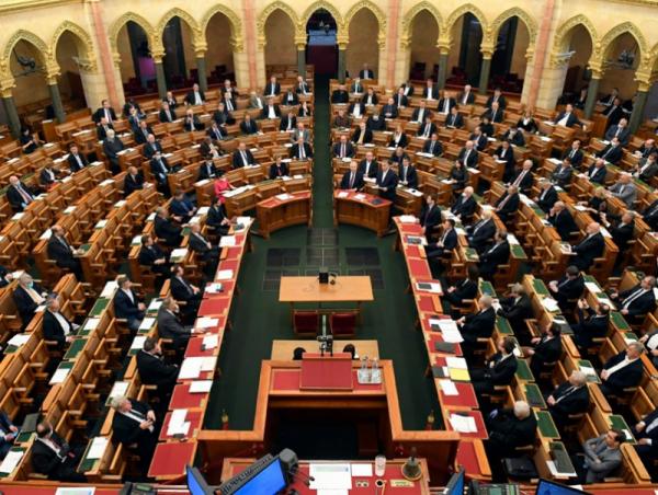 Унгар Улсын парламент хээл хахуулийн эсрэг хууль баталлаа