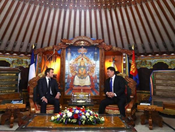 Монгол Улсын Ерөнхийлөгч У.Хүрэлсүх, БНФУ-ын Ерөнхийлөгч Эммануэл Макрон нар албан ёсны уулзалт, хэлэлцээ хийв