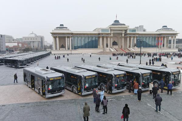 Эхний ээлжийн автобуснууд Улаанбаатар хотод ирлээ