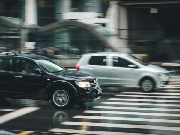 Хүнийг автомашинаар мөргөж, хэргийн газраас зугтсан этгээдийг олж тогтоожэ
