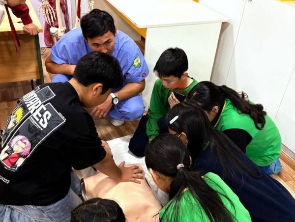 Дунд, ахлах ангийн сурагчид анхны тусламж үзүүлэх практик сургалтад хамрагдлаа