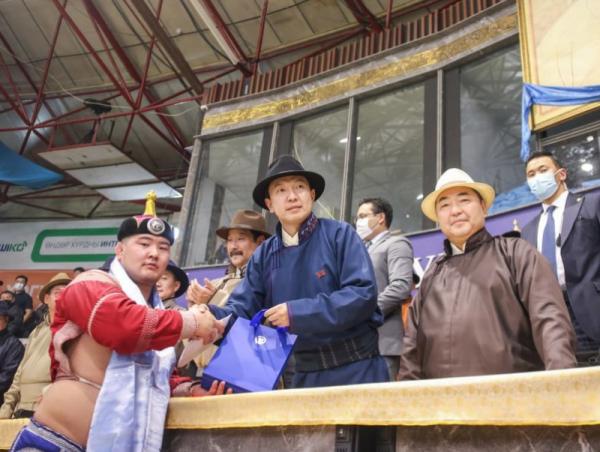 Бүгд Найрамдах Улсыг тунхагласны ойд зориулсан үндэсний бөхийн барилдаанд Улсын заан С.Сүхбат түрүүллээ