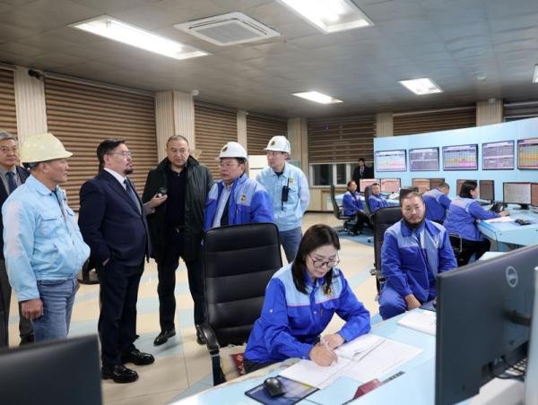 Г.ЗАНДАНШАТАР: Зээл төлөөд өгөөч, үнэ нэмээд өгөөч гэсэн хоёрхон өгүүлбэртэй сууж байна