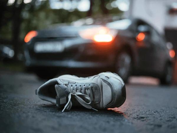 Гарцаар гарч байсан явган зорчигчийг мөргөж гэмтээжээ