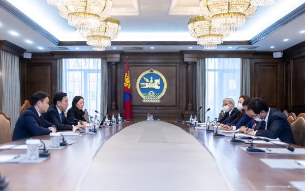 УИХ-ын дарга Н.Учрал тэтгэврийн зээлийн хугацааг сунгах асуудлаар Монголбанк, арилжааны банкуудын удирдлагуудтай санал солилцов