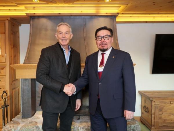 Монгол Улсын Ерөнхий сайд Г.Занданшатар Британийн Ерөнхий сайд асан Тони Блэйр нар Давост уулзав