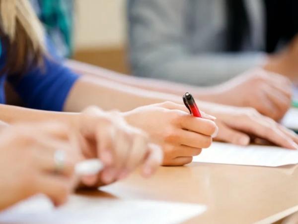 Монгол хэл бичгийн шалгалтыг цахимаар зохион байгуулахыг түр хугацаанд хэрэгжүүлэхгүй