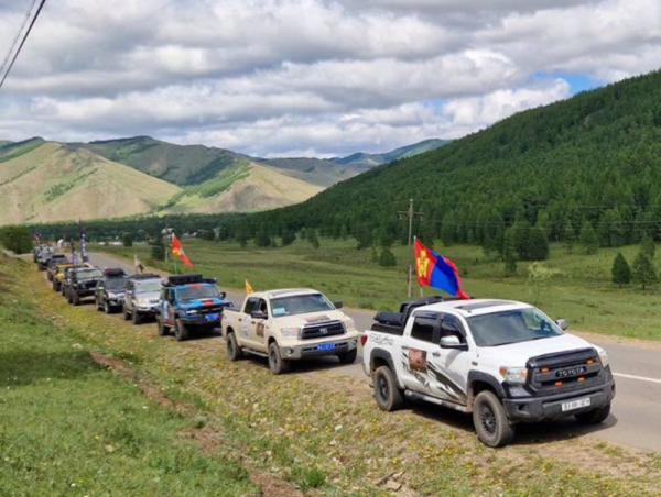 Монгол, Хятад, Орос гурван улсыг дамнасан 