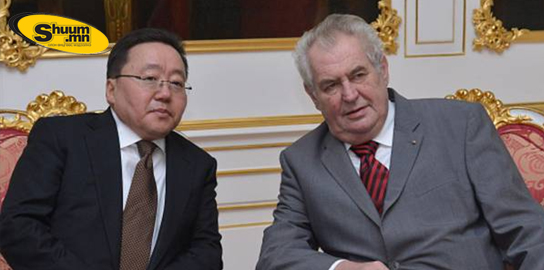 Монгол Улсын Ерөнхийлөгч Цахиагийн Элбэгдорж Бүгд Найрамдах Чех Улсын Ерөнхийлөгч Милош Земан нар хэвлэл мэдээллийн төлөөлөгчдөд мэдээлэл хийв