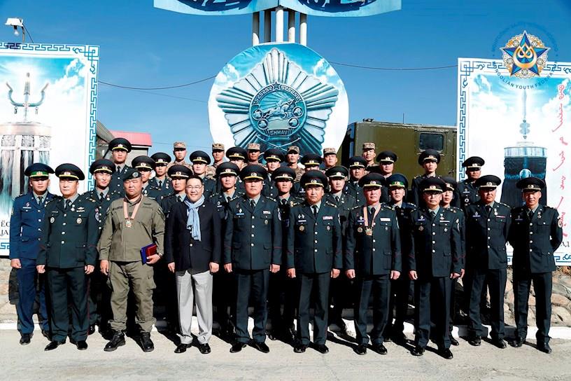 ОХУ, Хятадад болсон параданд эх орноо төлөөлсөн залуусыг МЗХ шагналаа 