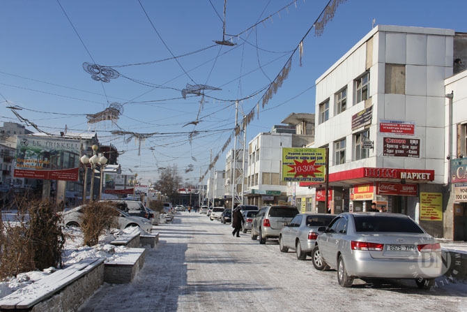 Урт цагааны урд авто зогсоолтой болно