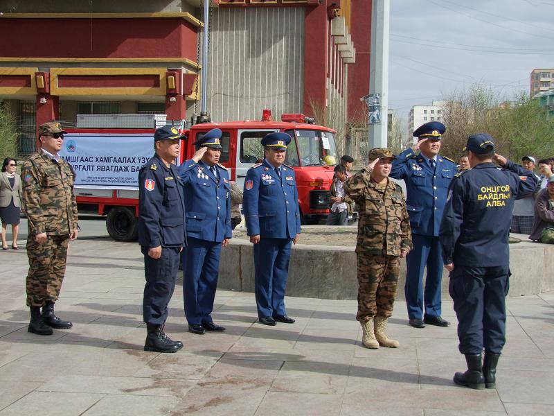 Гамшгаас хамгаалах иж бүрэн сургууль эхэллээ