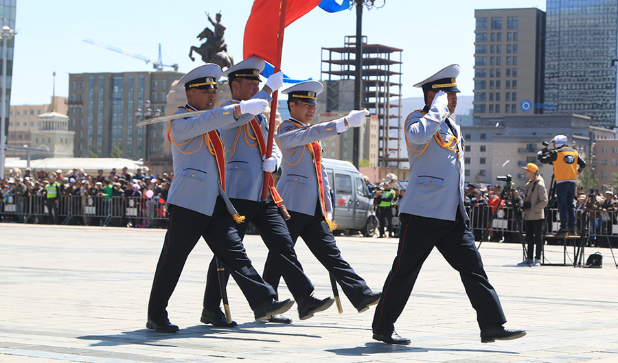 “Монгол цэргийн жавхаа- 2016” уралдаанд түрүүлсэн ангийн захирагчийг хоёр өрөө байраар шагналаа