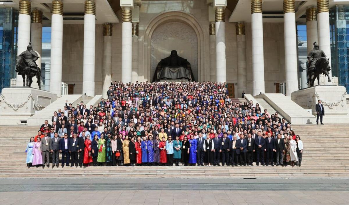 Түүхийн багш нарт Чингис хаан