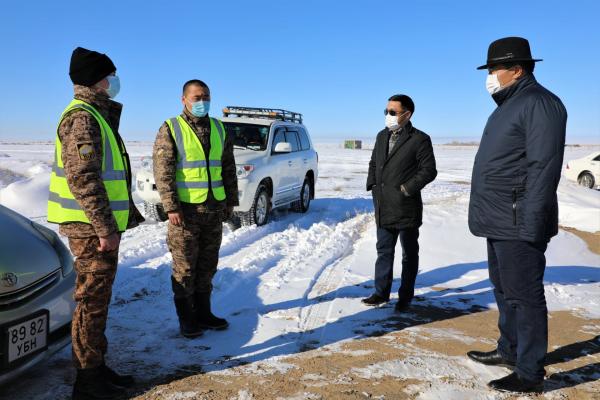 Хяналтын постуудаар явж тулгамдсан асуудлыг шийдэж үүрэг чиглэл өглөө