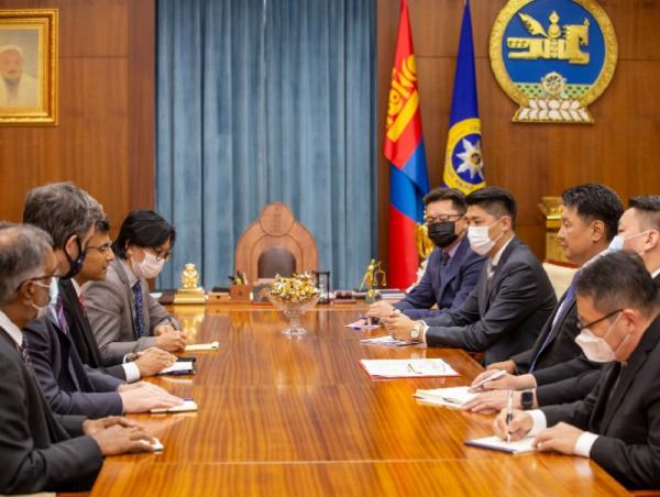 Монгол Улсын Ерөнхийлөгч У.Хүрэлсүхэд Азийн хөгжлийн банкны төлөөлөгчид бараалхав