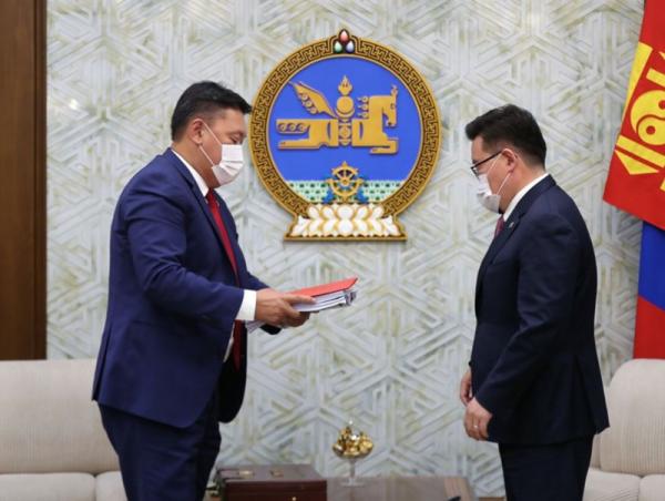 Монгол Улсын 2022 оны төсвийн тухай болон холбогдох хуулийн төслүүдийг өргөн барилаа