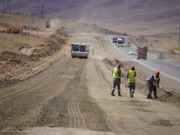 Зам, тээврийн хөгжлийн сайд Л.Халтар Улаанбаатар-Дархан чиглэлийн авто замд ажиллалаа