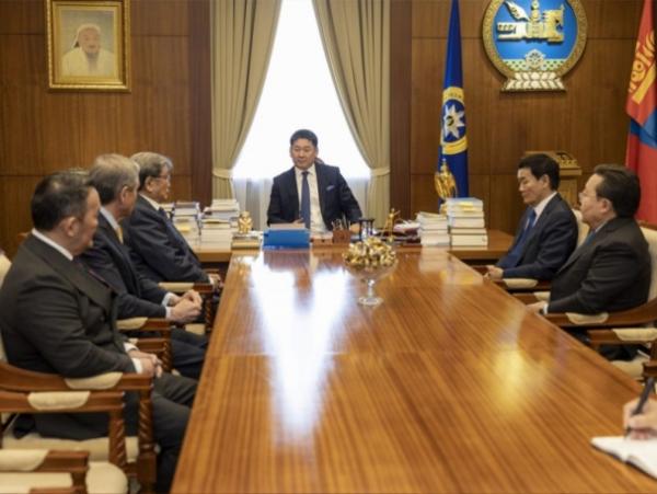 Монгол Улсын Ерөнхийлөгч У.Хүрэлсүх үе үеийн Ерөнхийлөгч нарыг хүлээн авч уулзлаа