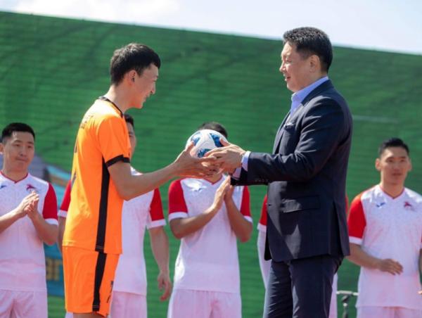 Монгол Улсын Ерөнхийлөгчийн ивээл дор “Нийтийн хөлбөмбөг” хөтөлбөрийг орон даяар хэрэгжүүлнэ
