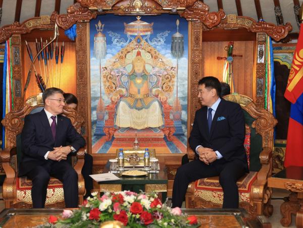 Монгол Улсын Ерөнхийлөгч У.Хүрэлсүхэд ОХУ-ын Элчин сайд бараалхлаа