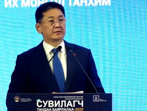 Монгол Улсын Ерөнхийлөгч У.Хүрэлсүх "Сувилагч тандаа баярлалаа" арга хэмжээний нээлтэд оролцож байна