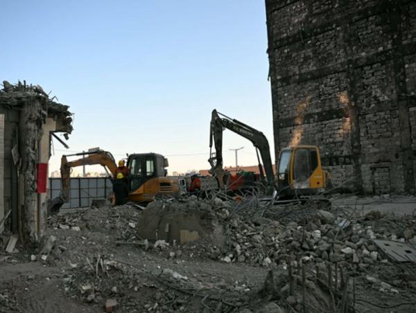 Дэлбэрэлтэд өртсөн 207 дугаар байрыг буулгалаа