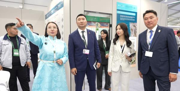 Нийслэл COP17-ын Ногоон бүсэд хотын хөгжлийн төслүүдээ танилцуулж байна
